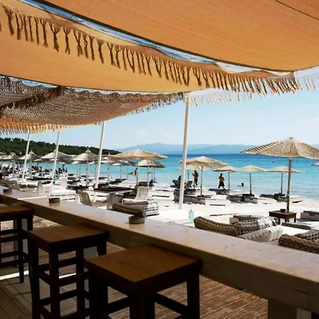 Igloo Beachfront *